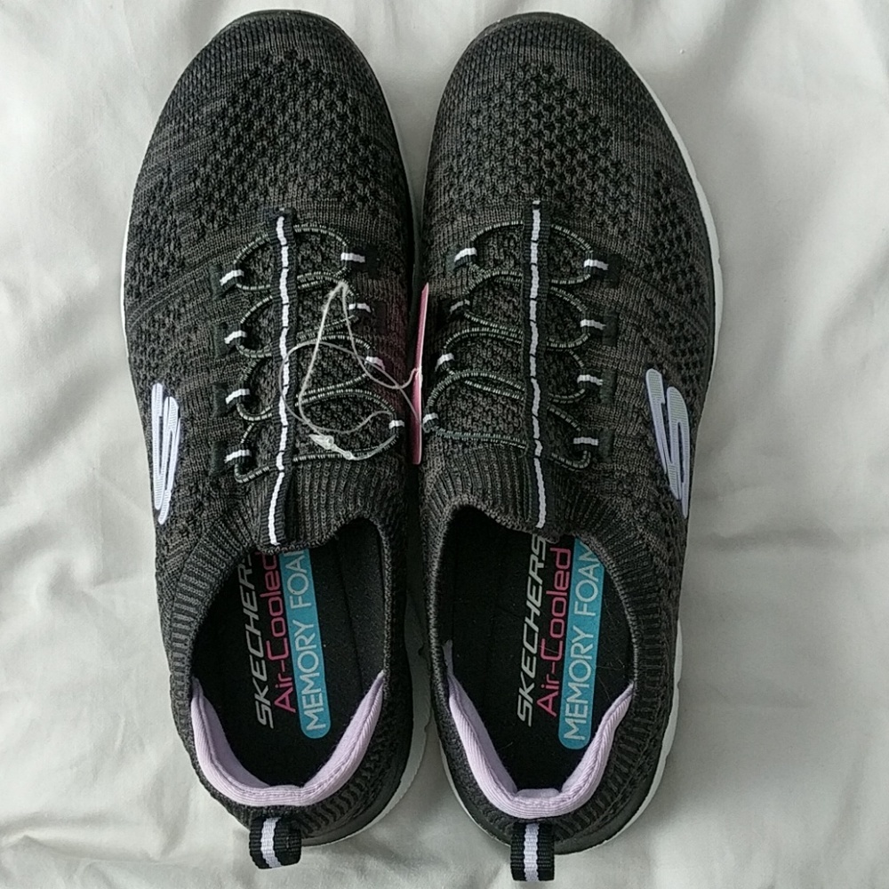 NWT skechers